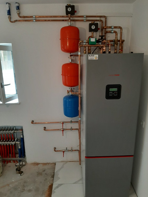 50565158523_d69ece67dc_z